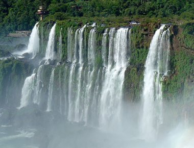 Βίντεο που κόβει την ανάσα! Έπεσαν με κανό από καταρράκτη ύψους ... 25 μέτρων για να σπάσουν το παγκόσμιο ρεκόρ